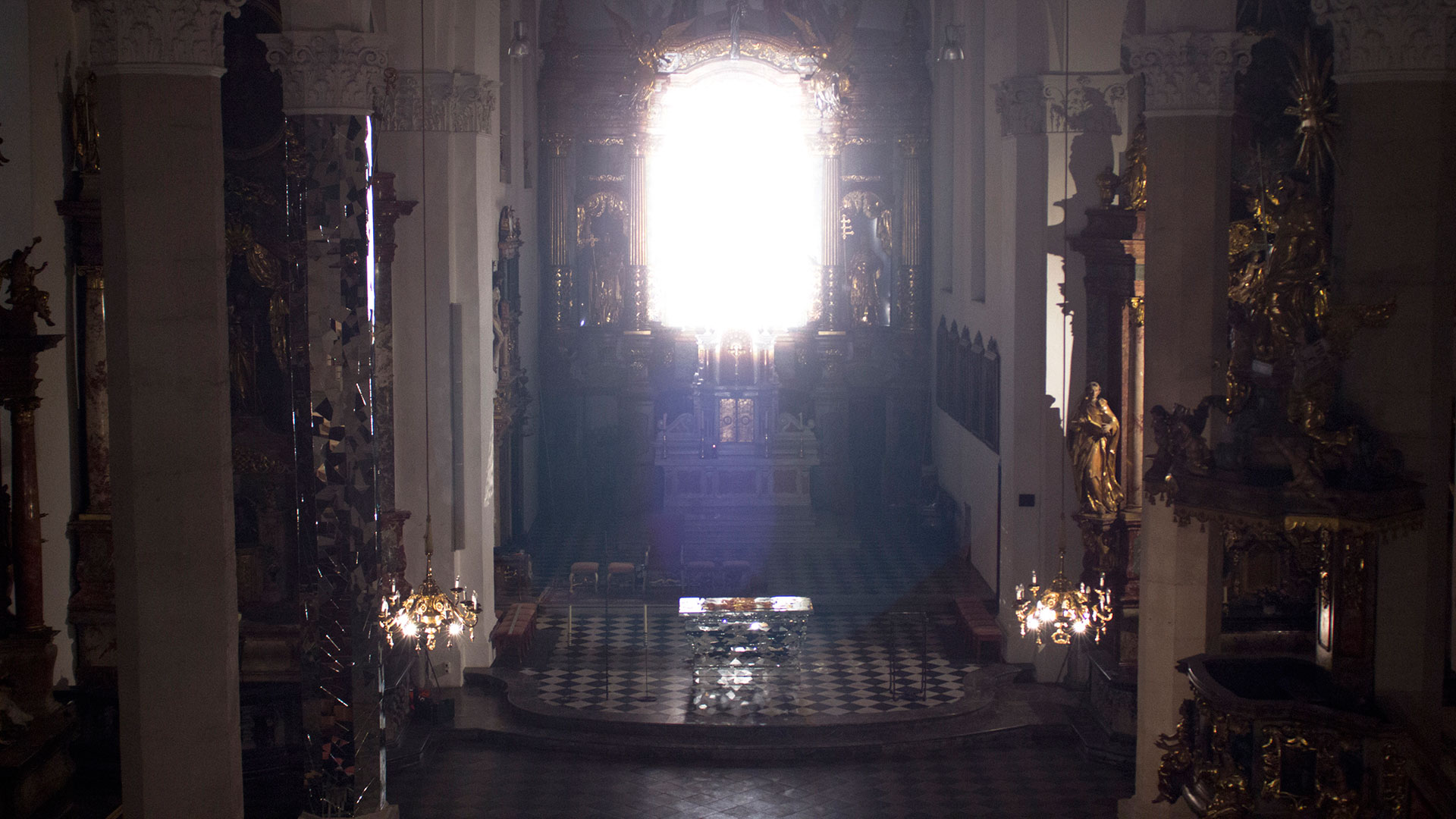HR-Stamenov, Light Passion and Memory, 2015, site specific light installation, Kirche St. Andrä, Graz